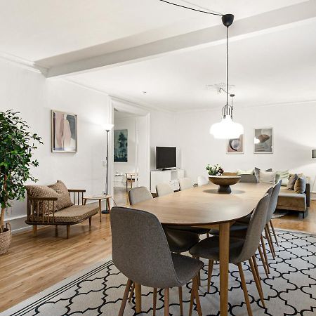 Gorgeuos Three-bedroom Apartment in Historical Kopenhagen Buitenkant foto
