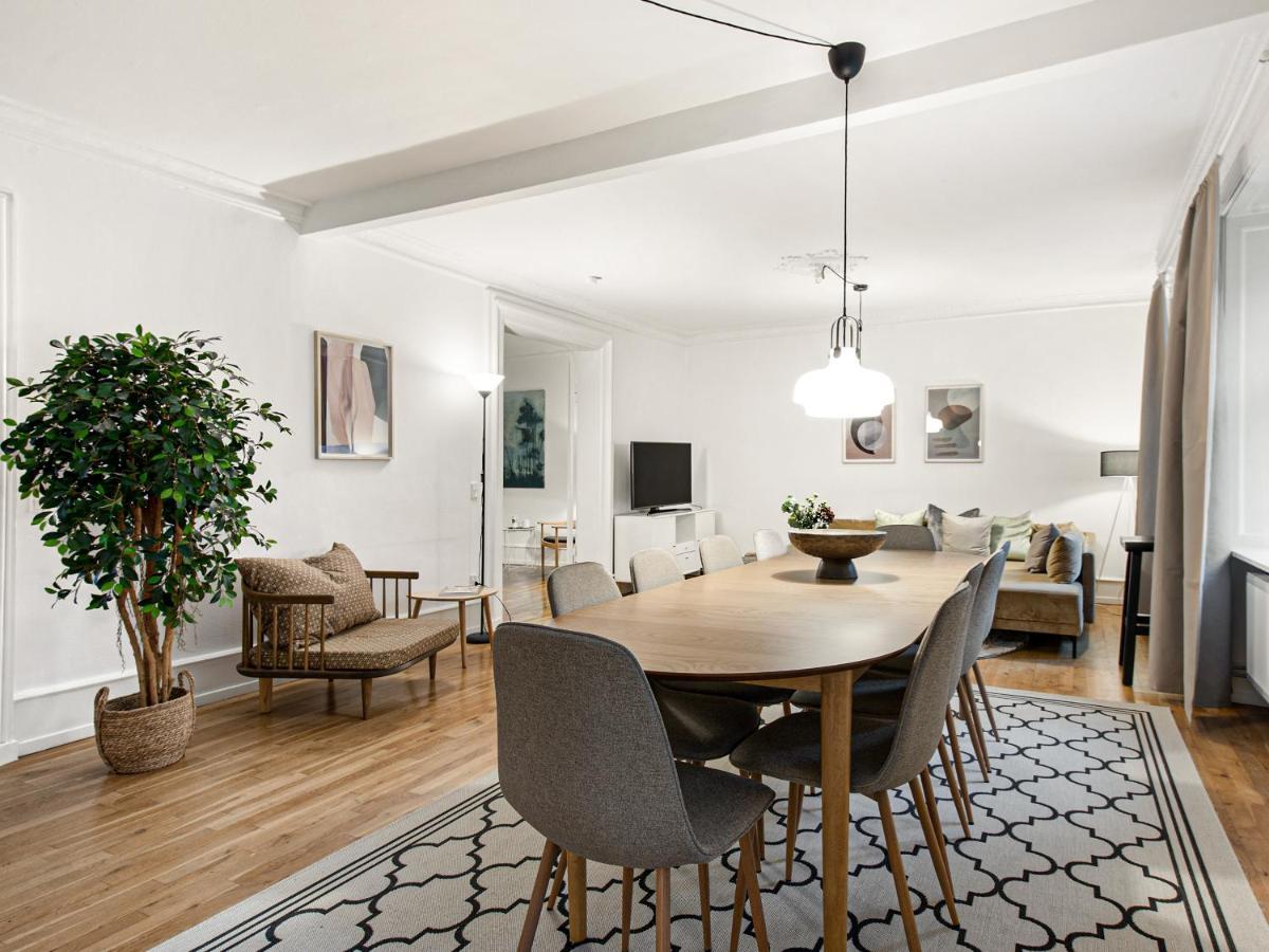 Gorgeuos Three-bedroom Apartment in Historical Kopenhagen Buitenkant foto