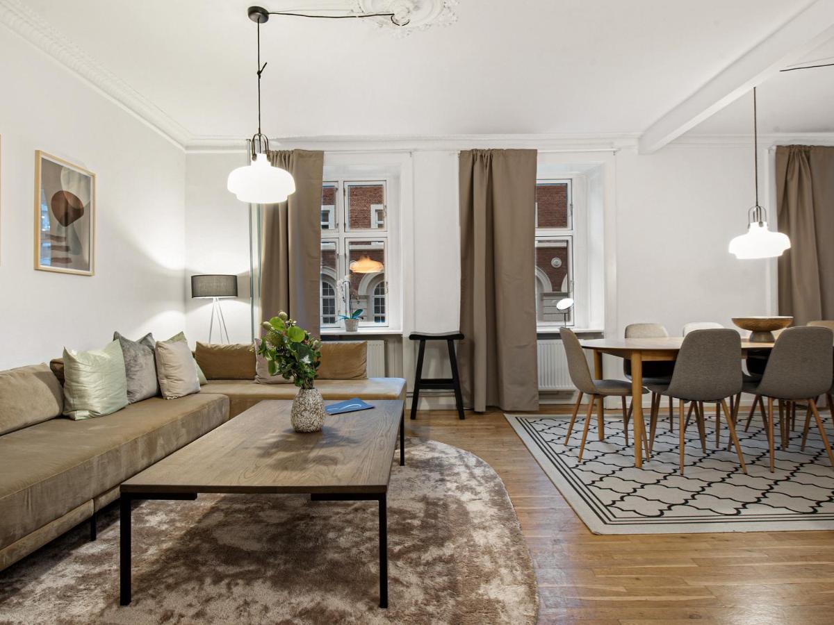 Gorgeuos Three-bedroom Apartment in Historical Kopenhagen Buitenkant foto