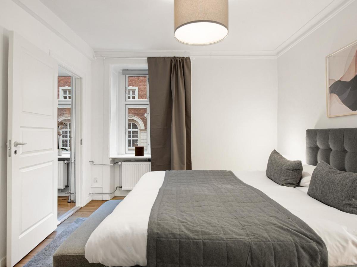 Gorgeuos Three-bedroom Apartment in Historical Kopenhagen Buitenkant foto