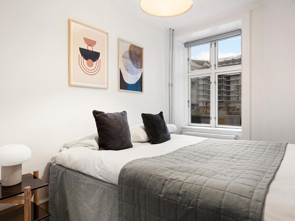 Gorgeuos Three-bedroom Apartment in Historical Kopenhagen Buitenkant foto
