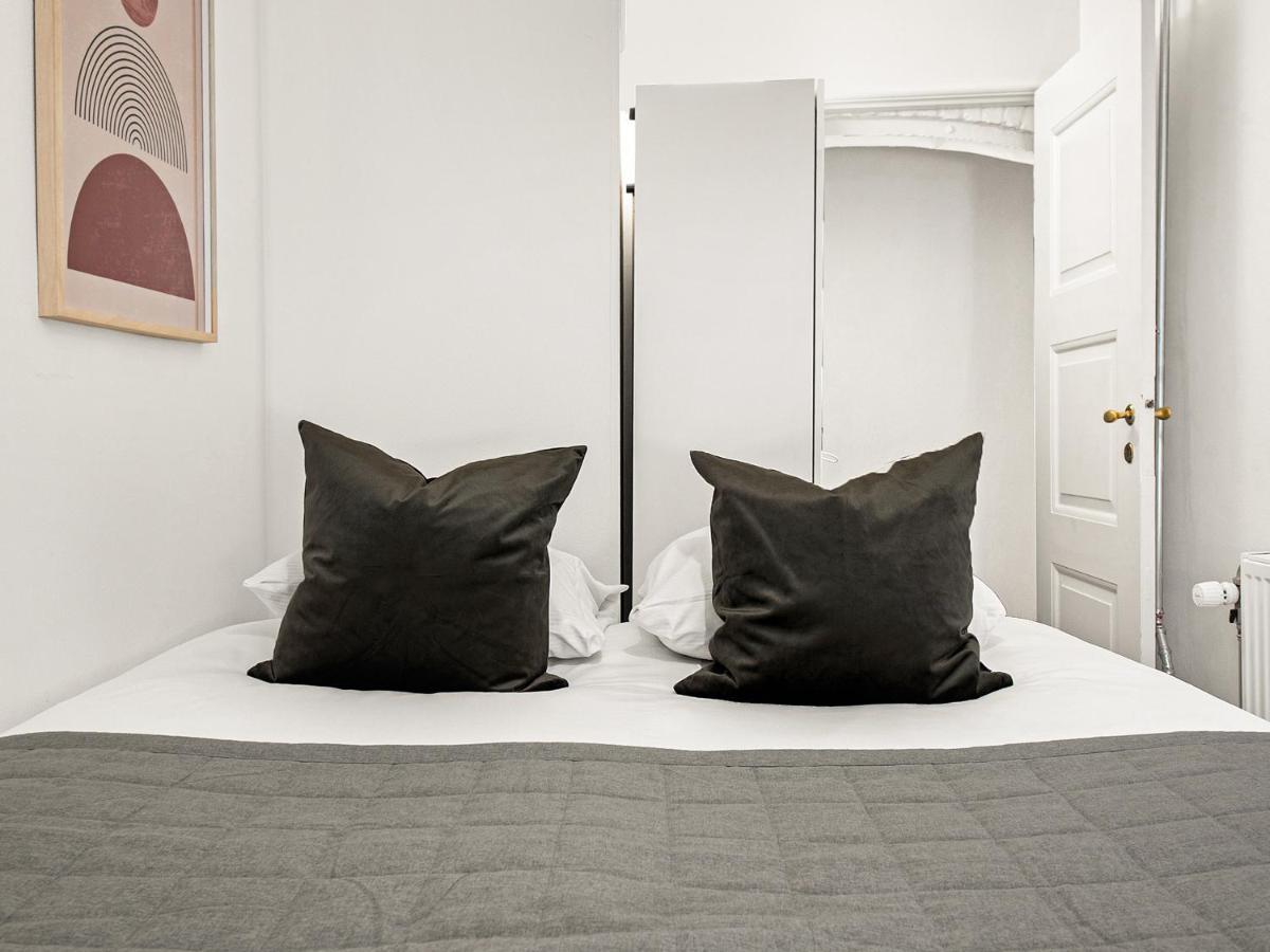 Gorgeuos Three-bedroom Apartment in Historical Kopenhagen Buitenkant foto
