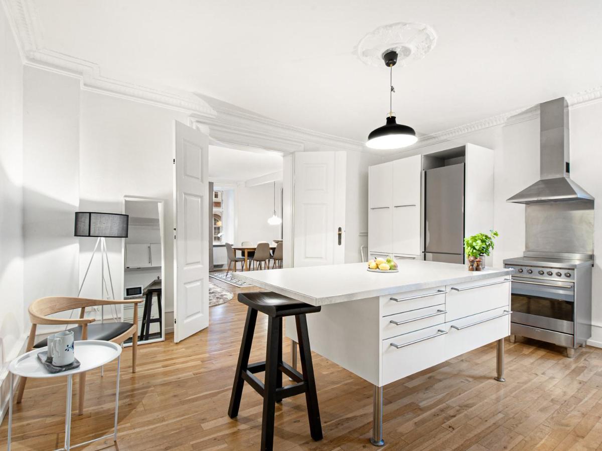 Gorgeuos Three-bedroom Apartment in Historical Kopenhagen Buitenkant foto