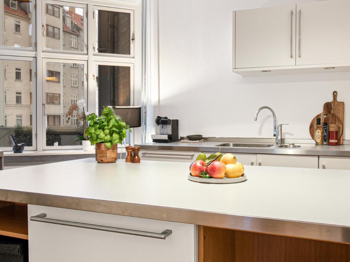 Gorgeuos Three-bedroom Apartment in Historical Kopenhagen Buitenkant foto