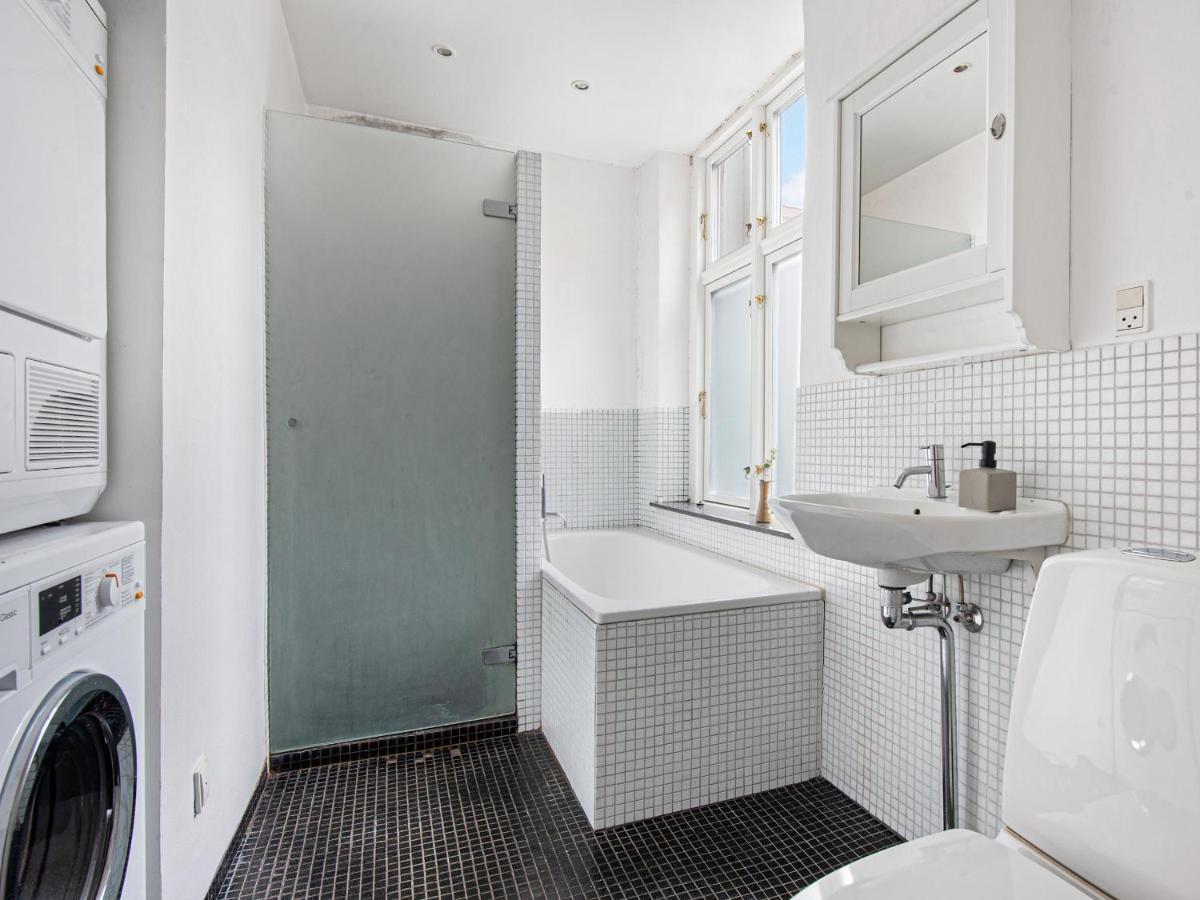 Gorgeuos Three-bedroom Apartment in Historical Kopenhagen Buitenkant foto