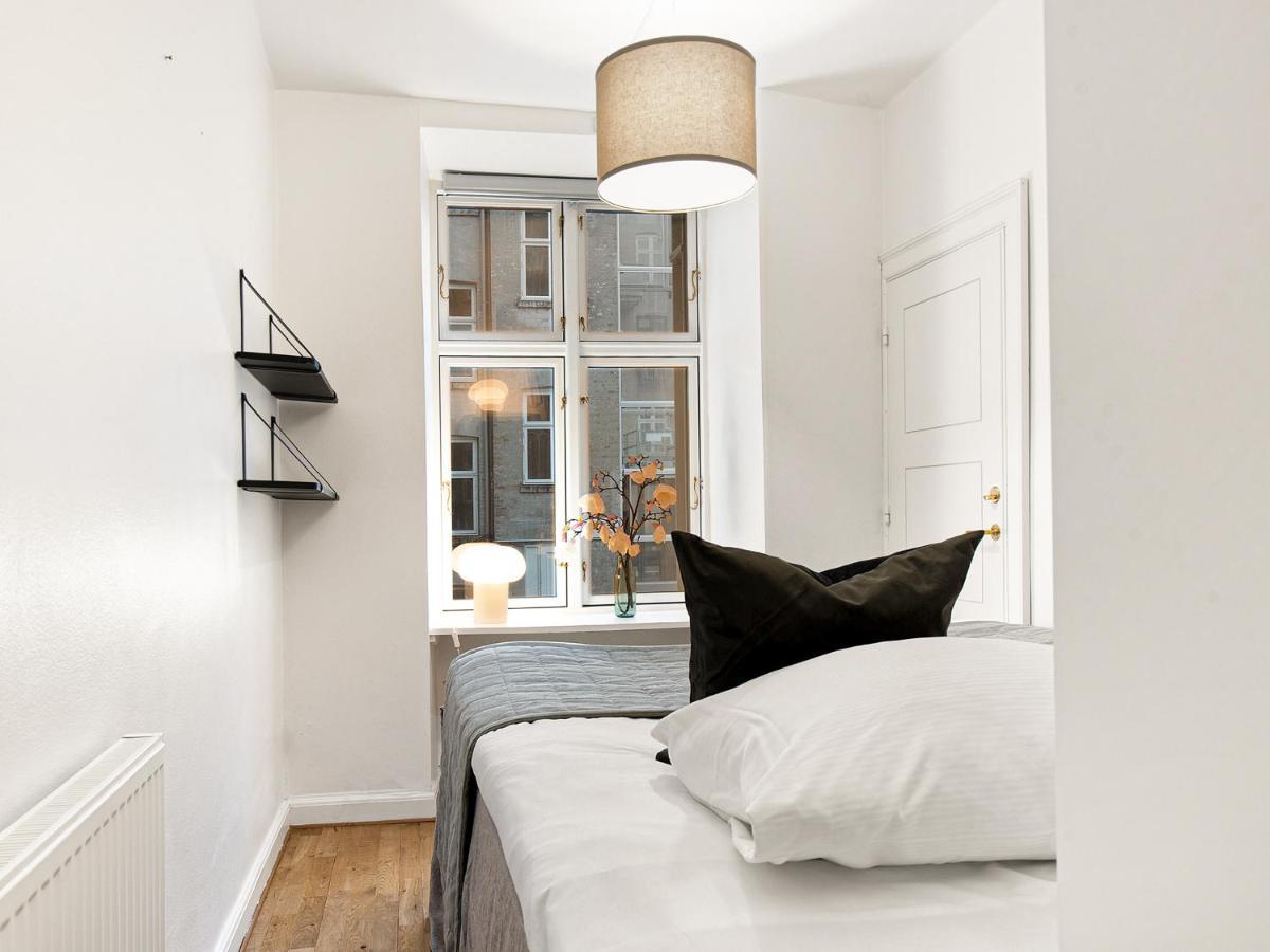 Gorgeuos Three-bedroom Apartment in Historical Kopenhagen Buitenkant foto