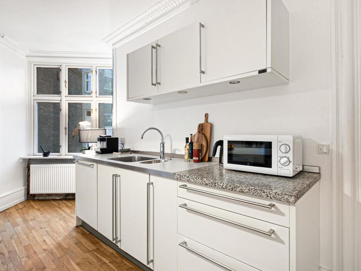 Gorgeuos Three-bedroom Apartment in Historical Kopenhagen Buitenkant foto