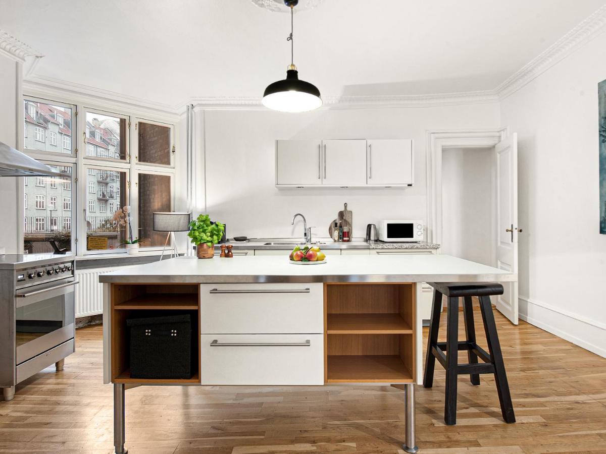 Gorgeuos Three-bedroom Apartment in Historical Kopenhagen Buitenkant foto